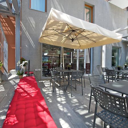 โรงแรมเมอร์เคียว มิลาโน โซลารี มิลาน ร้านอาหาร รูปภาพ